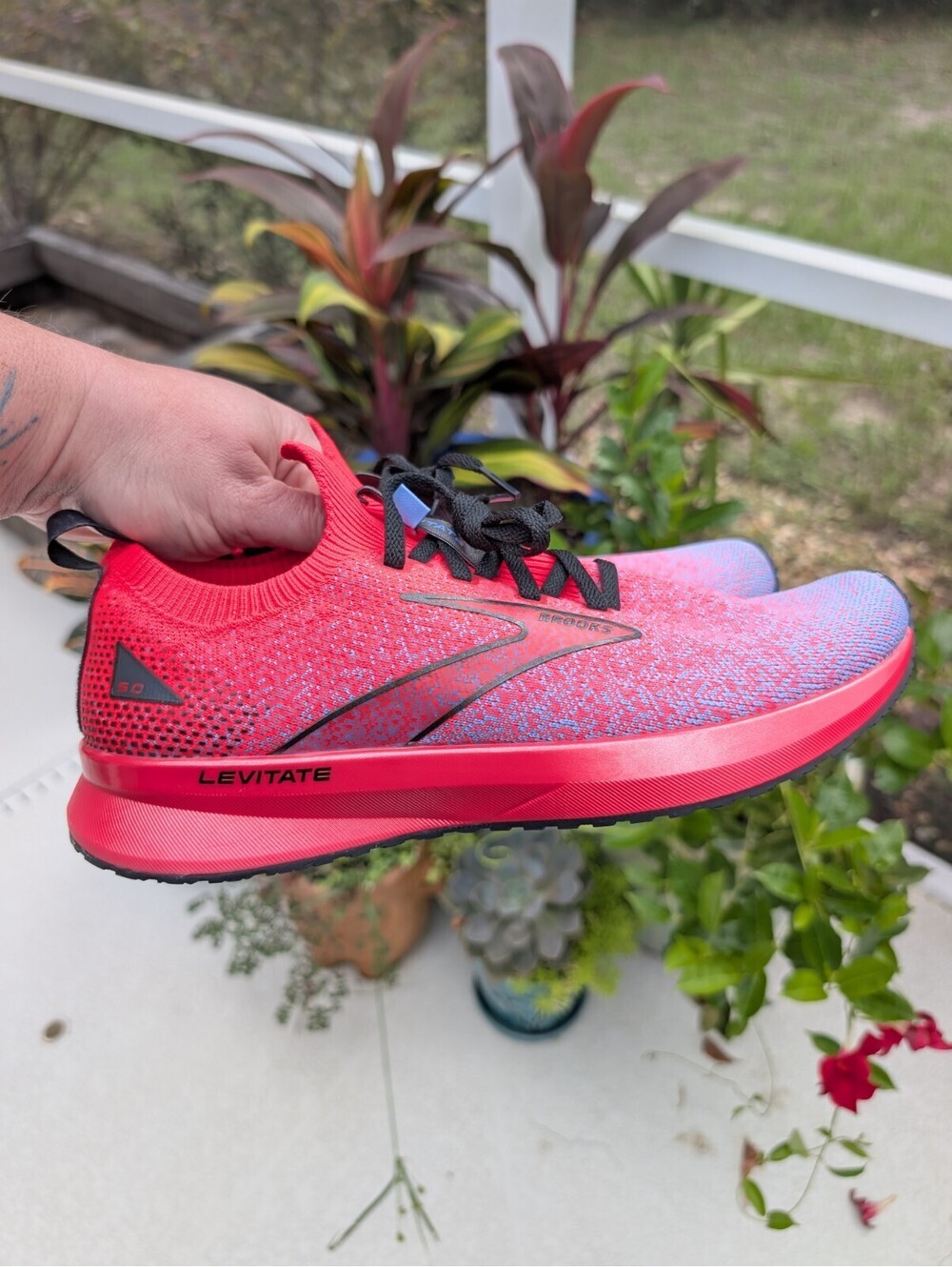 Brooks Levitate StealthFit 5 Running Shoe Womens Size 10 Diva Pink Blue Gradient